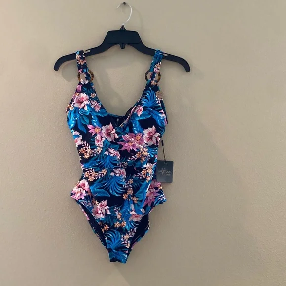 NipTuck One Piece Multi-Cup Fit Swimsuit size 6 - Picture 1 of 4